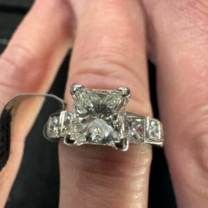 Beautiful princess cut 2.63 ct in 14 k white gold diamond engagement ring.